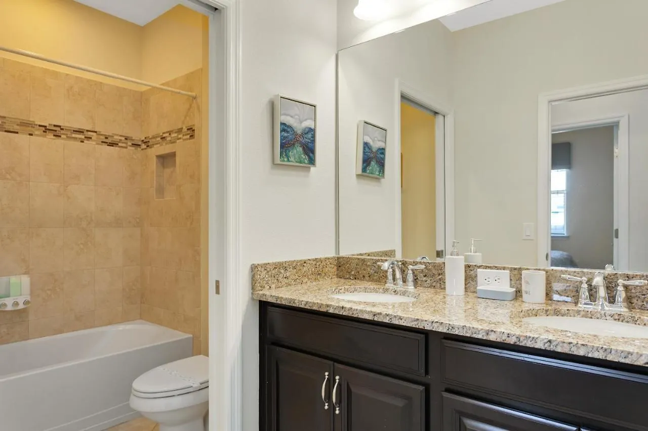 Simply Comfort. Amazing 5Bd Townhouse. Private Pool 达文波特