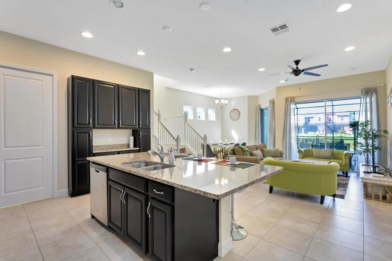 Simply Comfort. Amazing 5Bd Townhouse. Private Pool 达文波特 0*,  美国